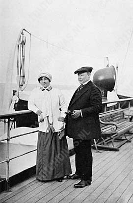 Urlus met zijn vrouw op de boot naar New York